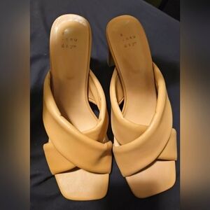 Heelswomen's. Size 11